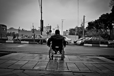 200 هزار تومان پرداختی بهزیستی حتی کفاف خرید ویلچر چینی را هم نمی‌کند! 